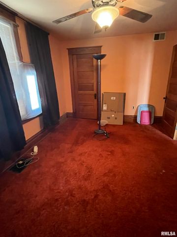 1109 S MICHIGAN Street, Davenport, IA 52802