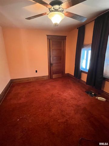 1109 S MICHIGAN Street, Davenport, IA 52802