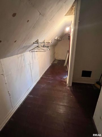 1109 S MICHIGAN Street, Davenport, IA 52802