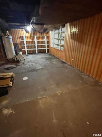 1109 S MICHIGAN Street, Davenport, IA 52802