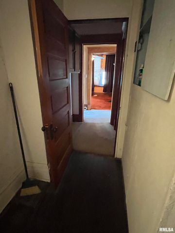 1109 S MICHIGAN Street, Davenport, IA 52802