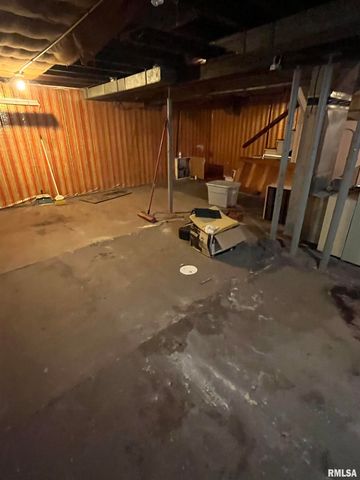 1109 S MICHIGAN Street, Davenport, IA 52802