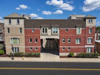 922 Warren Avenue 103, Downers Grove, IL 60515