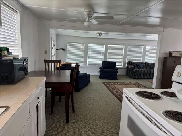 441 Cr-441f, Brazoria, TX 77422