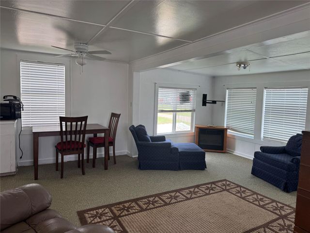 441 Cr-441f, Brazoria, TX 77422