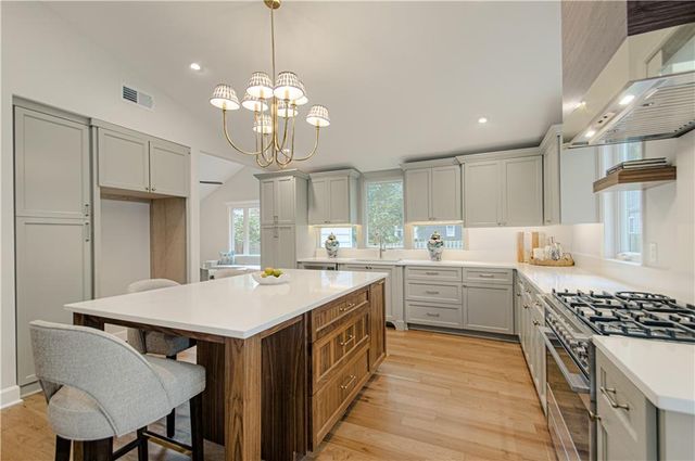 4113 W 67th Street, Prairie Village, KS 66208