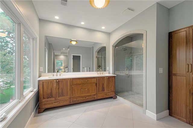 4113 W 67th Street, Prairie Village, KS 66208