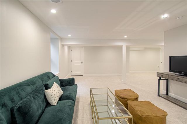 4113 W 67th Street, Prairie Village, KS 66208