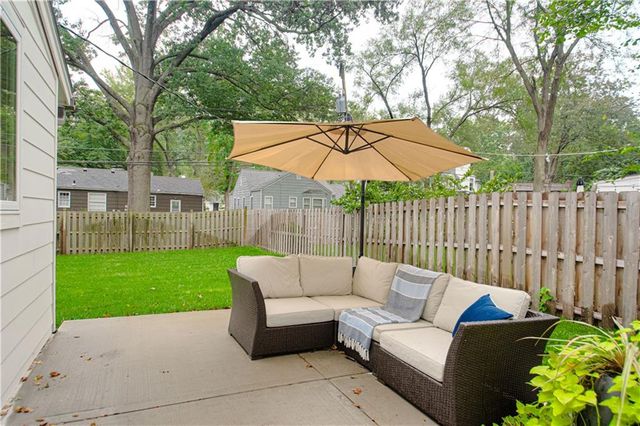 4113 W 67th Street, Prairie Village, KS 66208