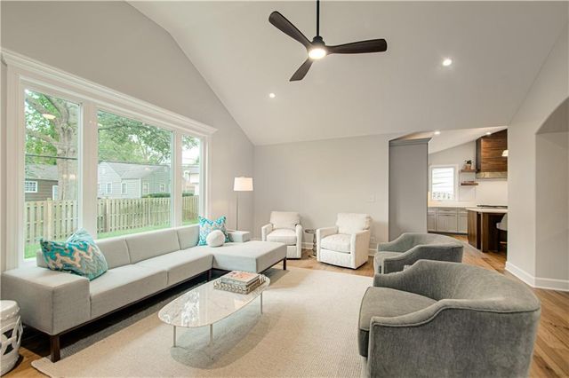 4113 W 67th Street, Prairie Village, KS 66208