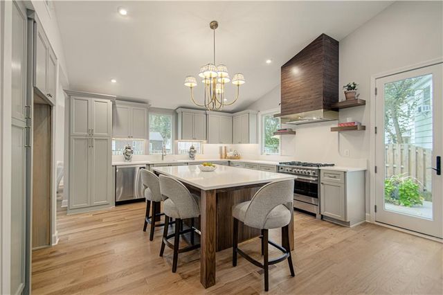 4113 W 67th Street, Prairie Village, KS 66208