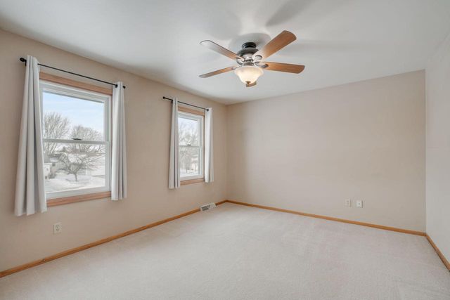 683 Fox Run DRIVE, Saukville, WI 53080