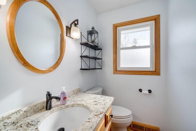 683 Fox Run DRIVE, Saukville, WI 53080