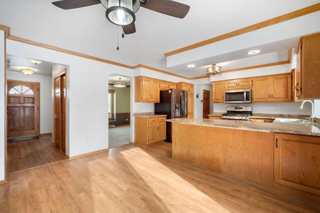 683 Fox Run DRIVE, Saukville, WI 53080