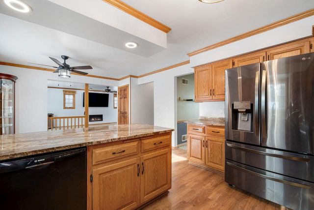 683 Fox Run DRIVE, Saukville, WI 53080