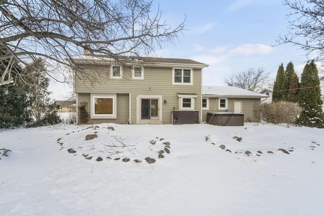 683 Fox Run DRIVE, Saukville, WI 53080