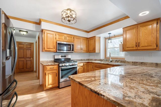 683 Fox Run DRIVE, Saukville, WI 53080