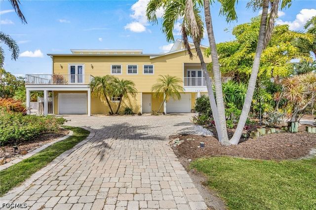 14221 Clubhouse DR, Bokeelia, FL 33922