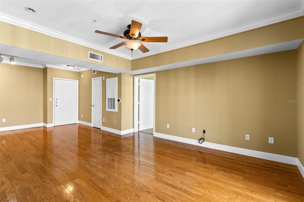 Image 11 of property listing at 204 E SOUTH STREET 6057, Orlando, FL 32801