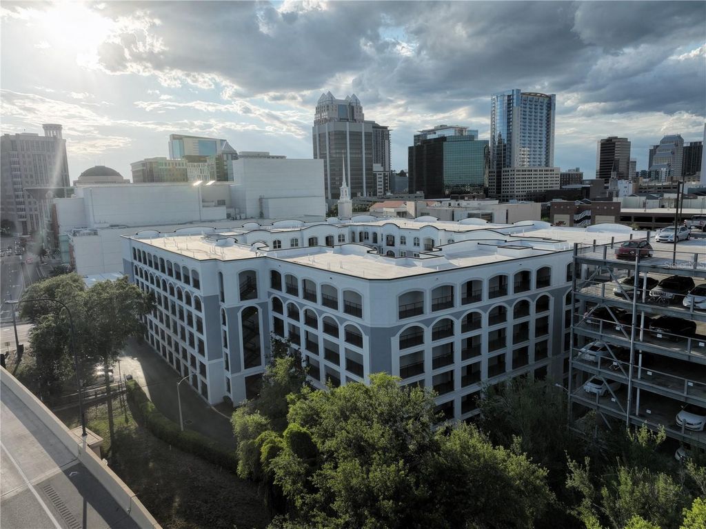 Image 30 of property listing at 204 E SOUTH STREET 6057, Orlando, FL 32801