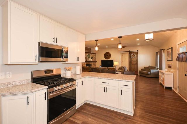 4908 Anker ROAD, Racine, WI 53405