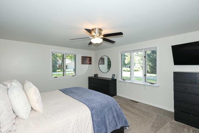 4908 Anker ROAD, Racine, WI 53405