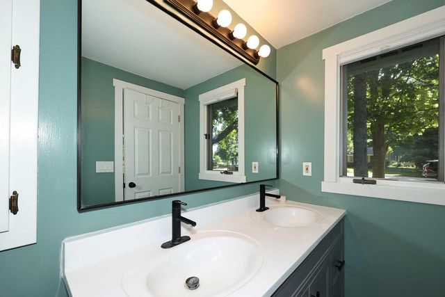4908 Anker ROAD, Racine, WI 53405