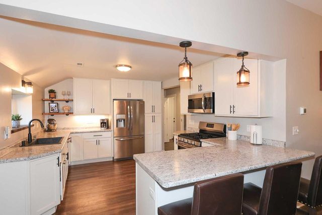 4908 Anker ROAD, Racine, WI 53405