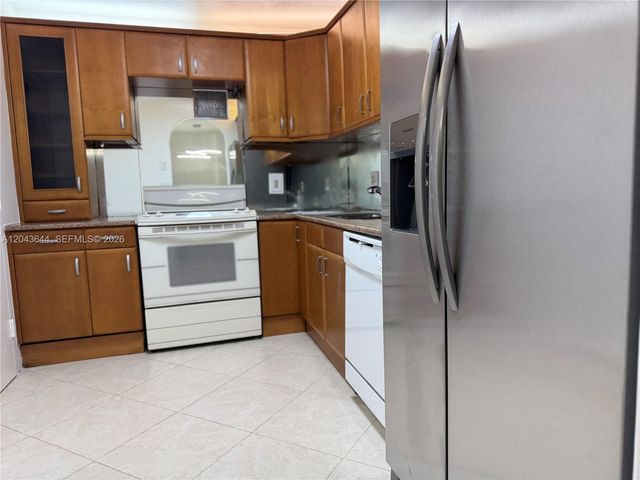 400 Kings Point Drive 411, Sunny Isles Beach, FL 33160