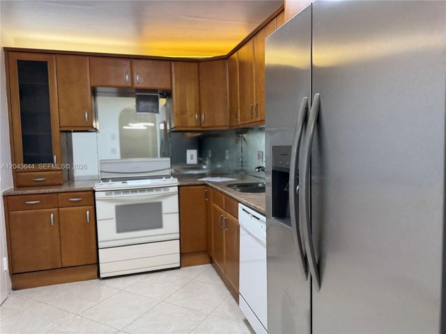 400 Kings Point Drive 411, Sunny Isles Beach, FL 33160