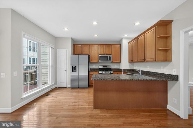 13717 MAPLE SUGAR LN, Herndon, VA 20171