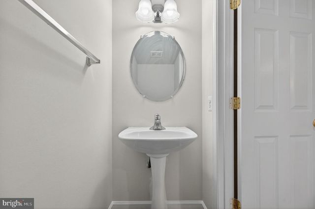 13717 MAPLE SUGAR LN, Herndon, VA 20171