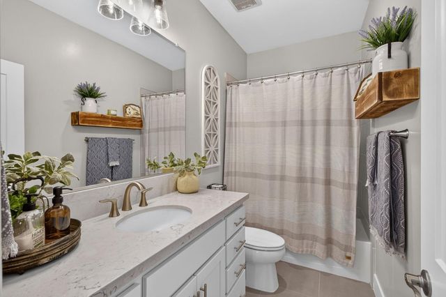 2315 Ranch View Dr, Rocklin, CA 95765
