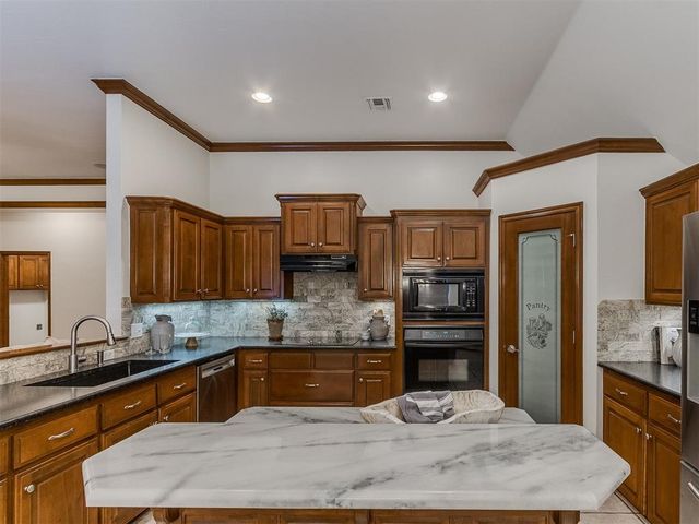 10604 NW 38th Street, Yukon, OK 73099