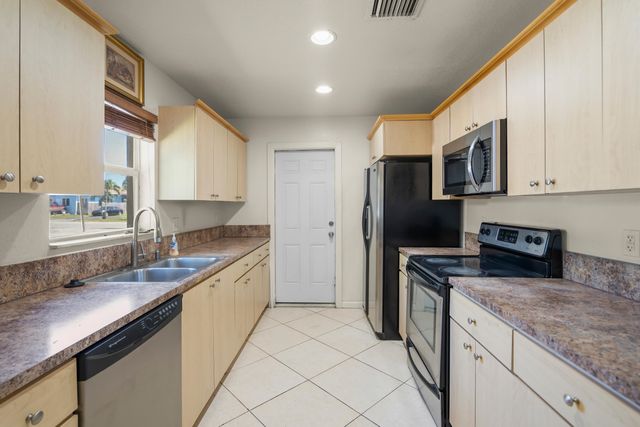 2241 NW 3rd Street, Pompano Beach, FL 33069