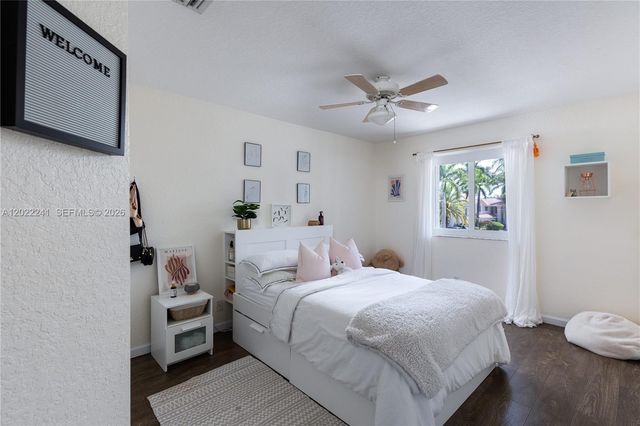 2517 Hunters Run Way, Weston, FL 33327
