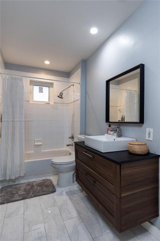 2517 Hunters Run Way, Weston, FL 33327