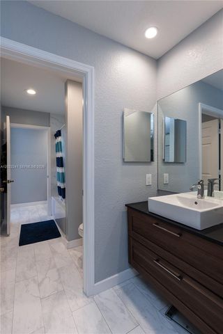 2517 Hunters Run Way, Weston, FL 33327