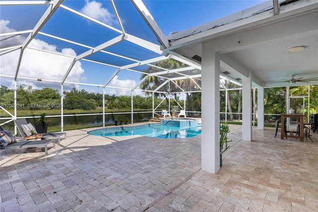 2517 Hunters Run Way, Weston, FL 33327