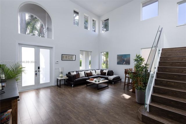 2517 Hunters Run Way, Weston, FL 33327