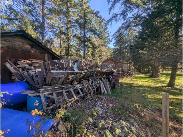 464 LOU GRAY Dr, Myrtle Creek, OR 97457