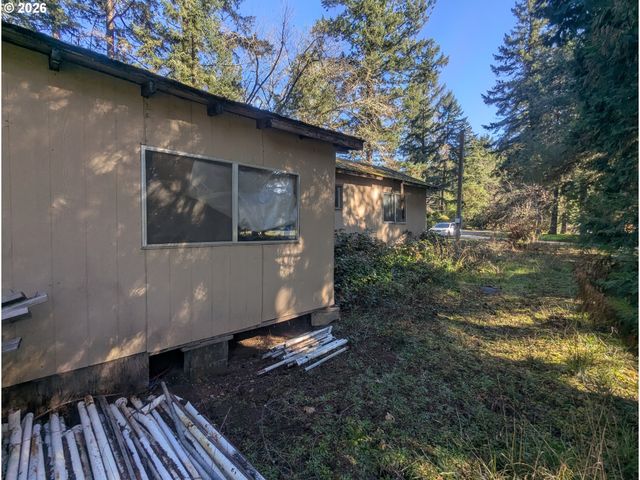 464 LOU GRAY Dr, Myrtle Creek, OR 97457