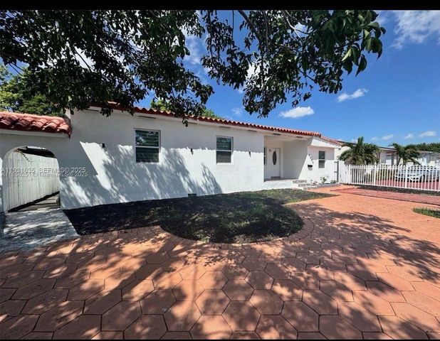 8900 NW 33rd Ave Rd, Miami, FL 33147