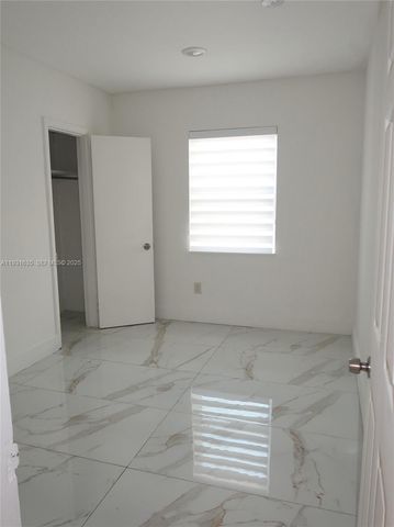 8900 NW 33rd Ave Rd, Miami, FL 33147