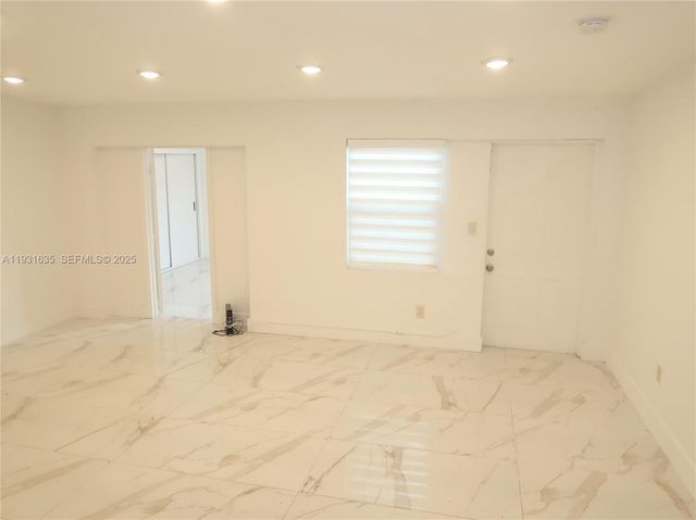 8900 NW 33rd Ave Rd, Miami, FL 33147