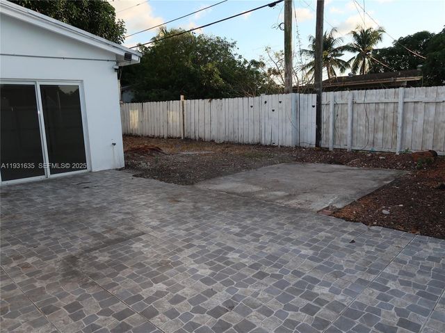 8900 NW 33rd Ave Rd, Miami, FL 33147