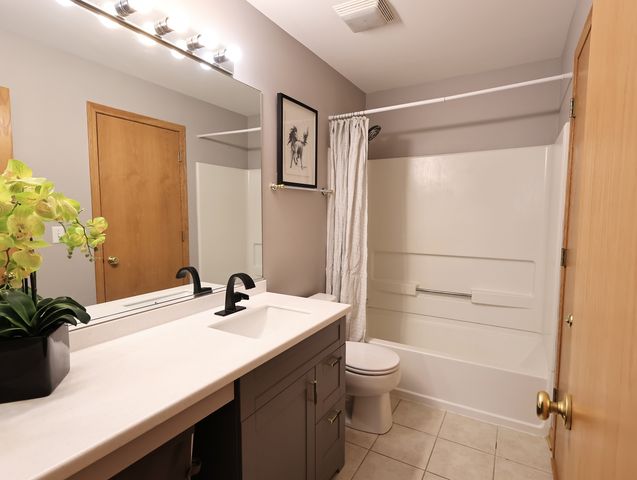 2607 Oak Tree Lane 2607, Plainfield, IL 60586
