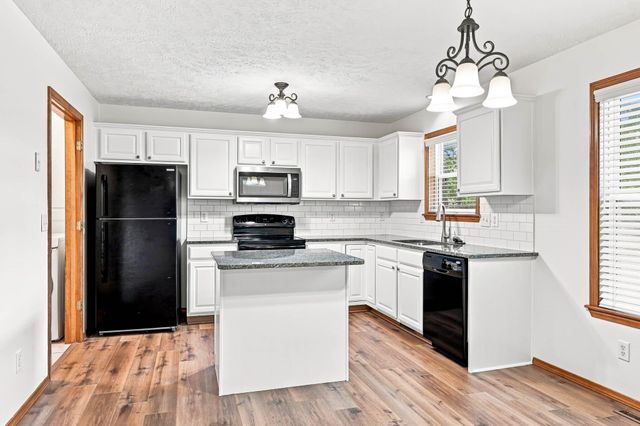 3618 W Vincent Drive, Springfield, MO 65810