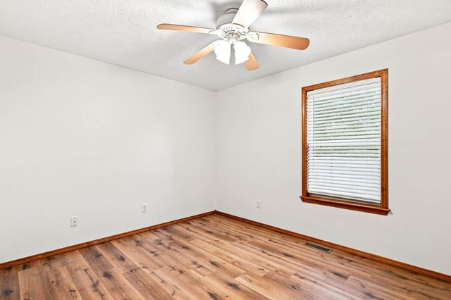 3618 W Vincent Drive, Springfield, MO 65810