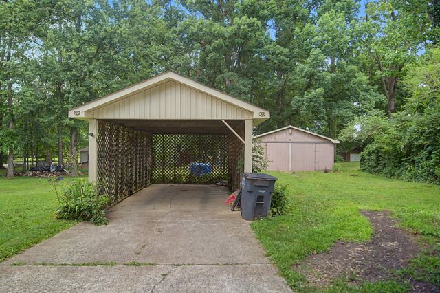 1001 Due West Cir, Lafayette, TN 37083